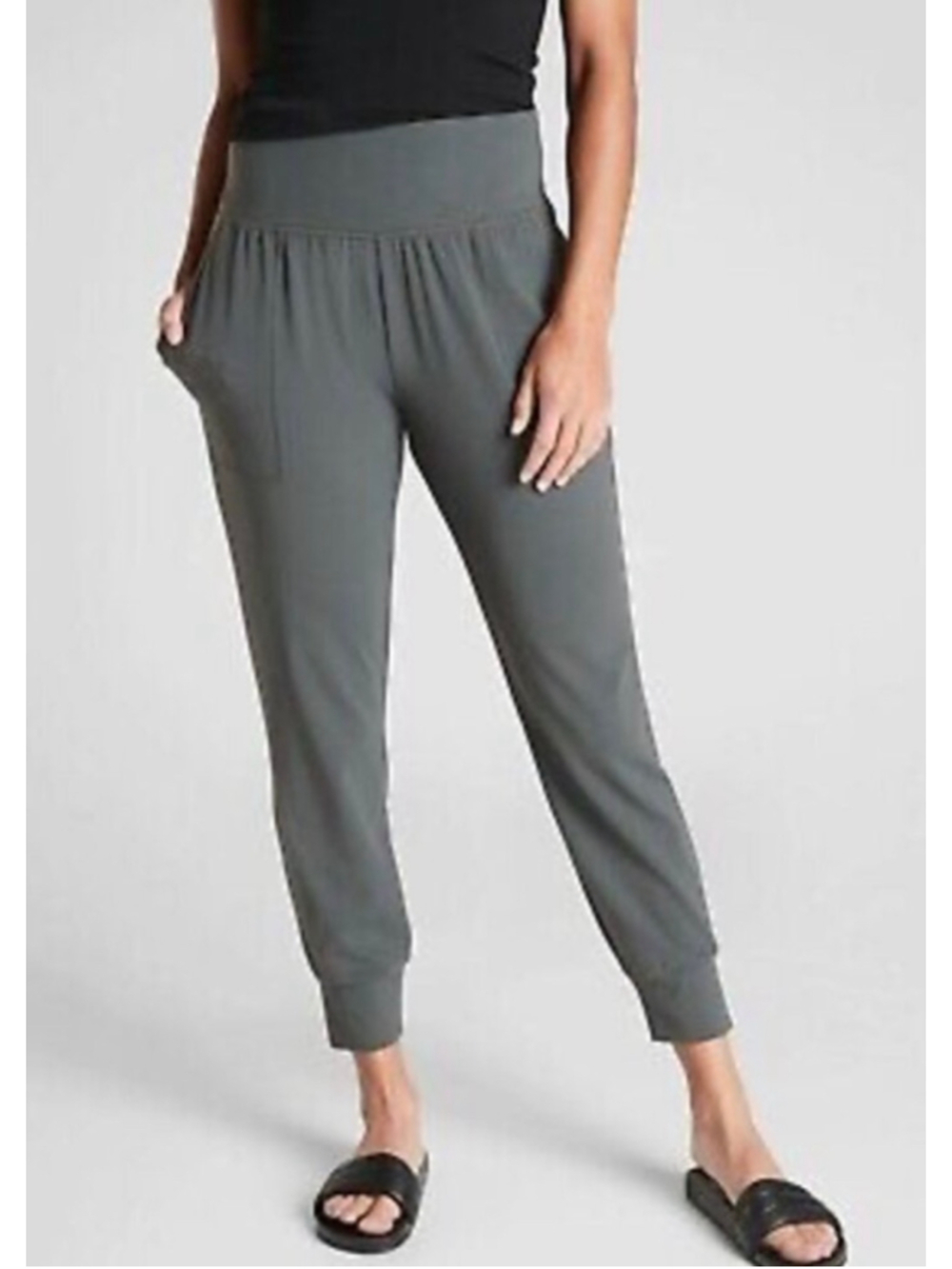 Women's Athleta Salutation Jogger Pants Size M Grey